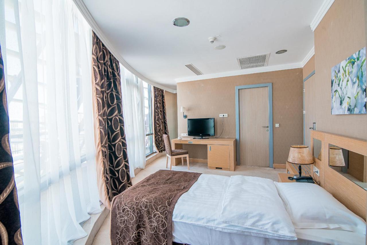 Alau Hotel アスターナ エクステリア 写真