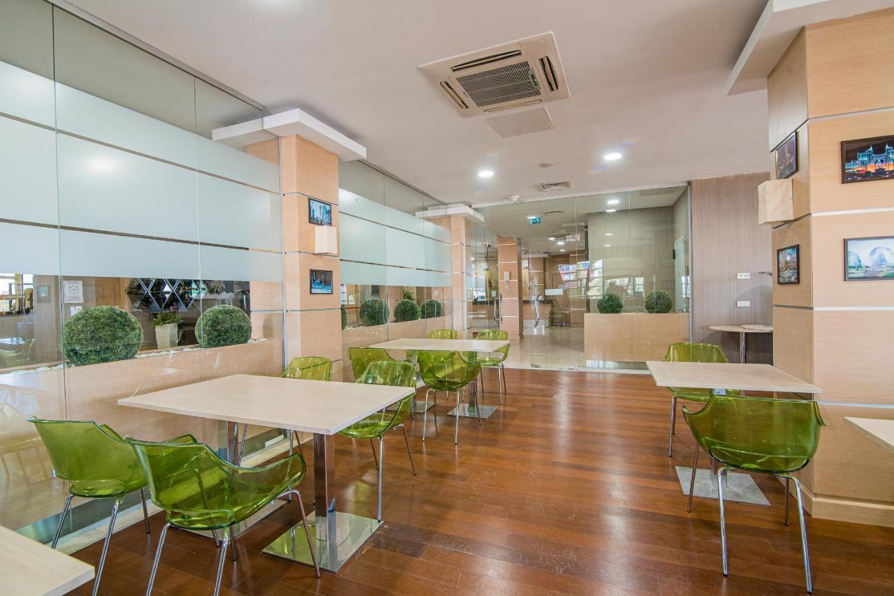 Alau Hotel アスターナ エクステリア 写真