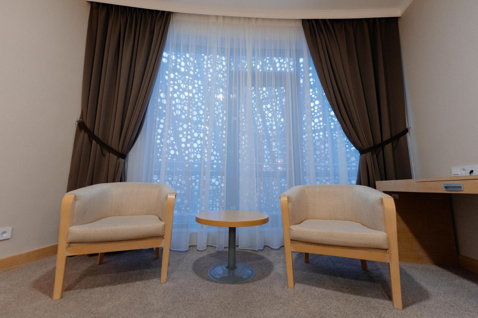 Alau Hotel アスターナ エクステリア 写真