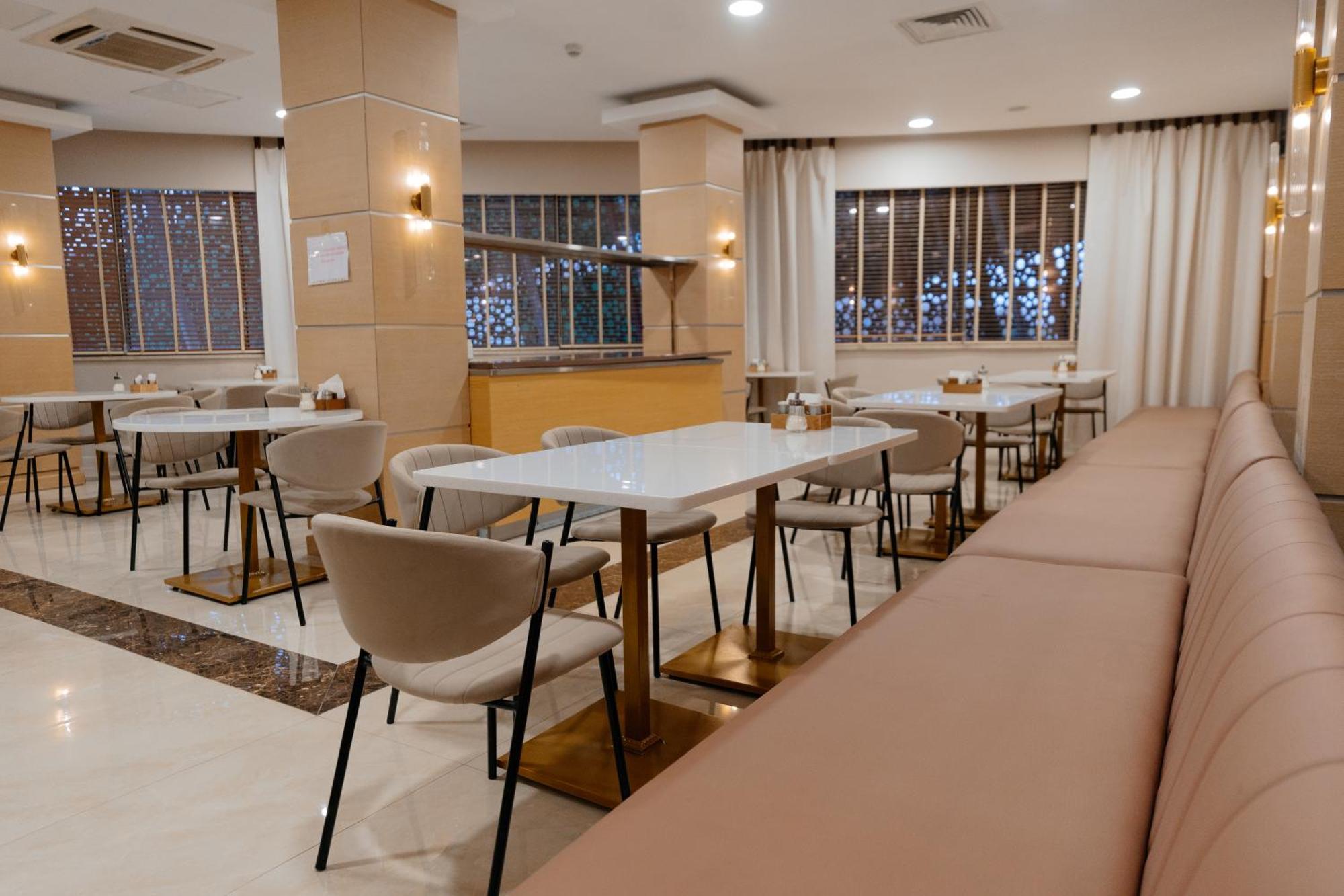 Alau Hotel アスターナ エクステリア 写真