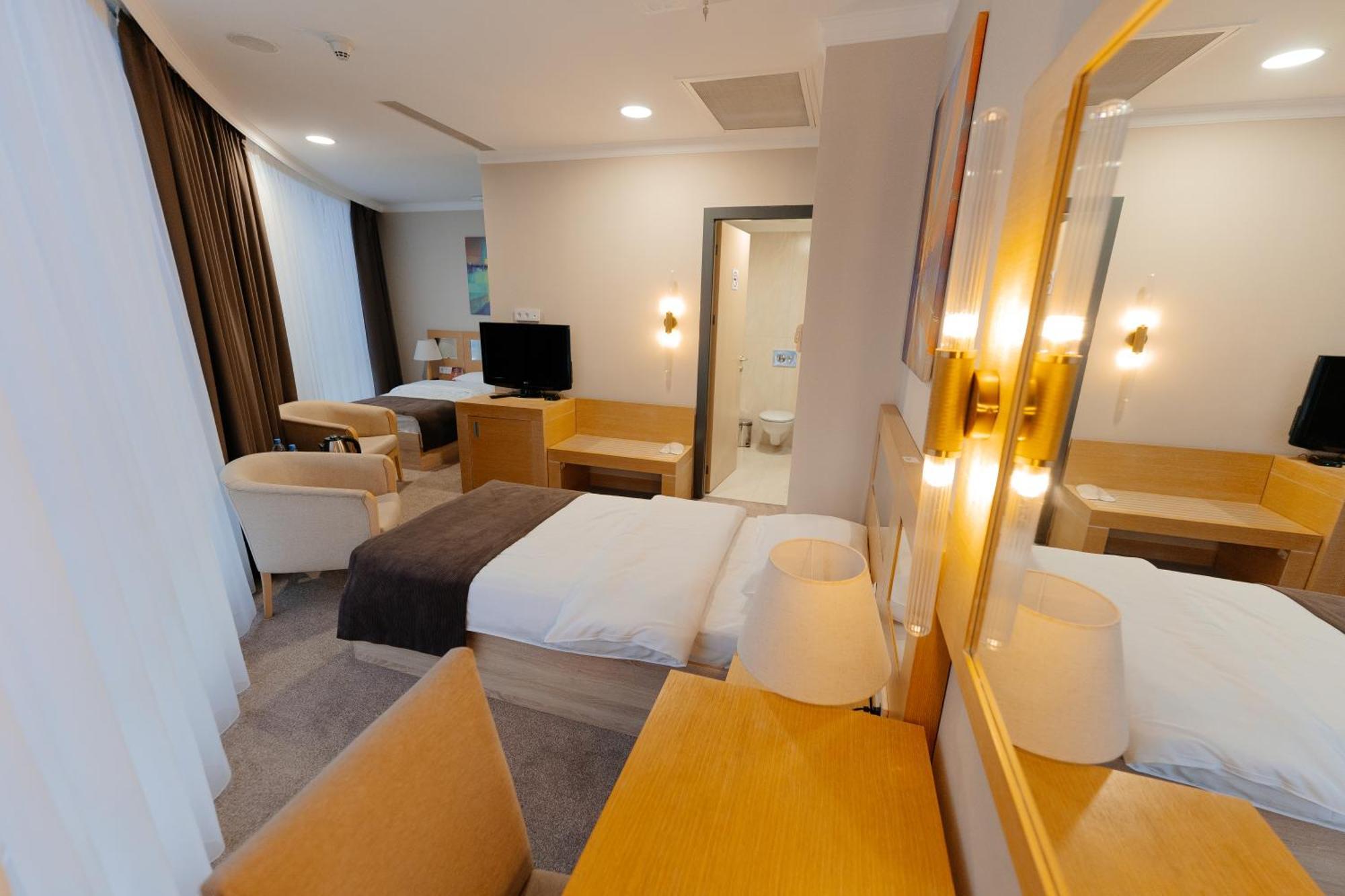 Alau Hotel アスターナ エクステリア 写真