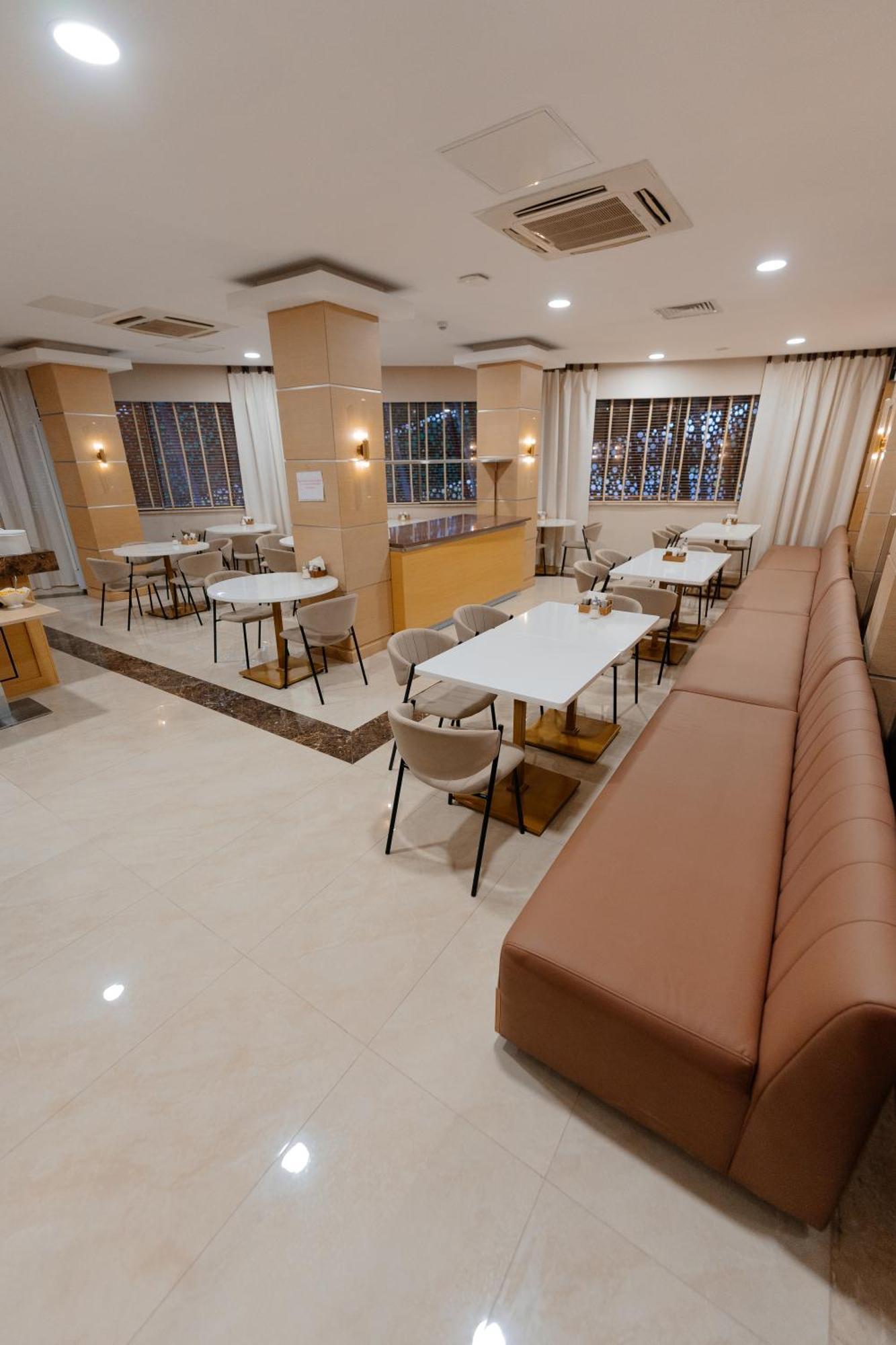 Alau Hotel アスターナ エクステリア 写真