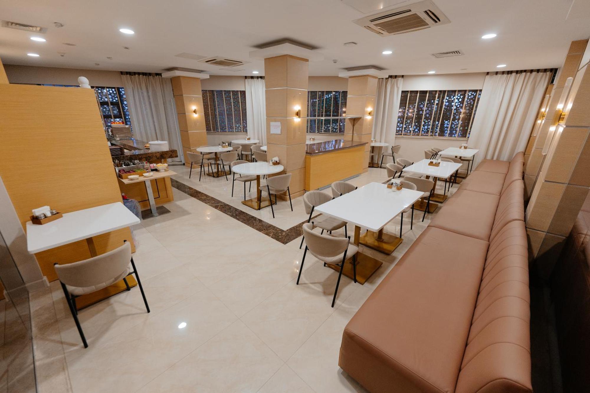 Alau Hotel アスターナ エクステリア 写真