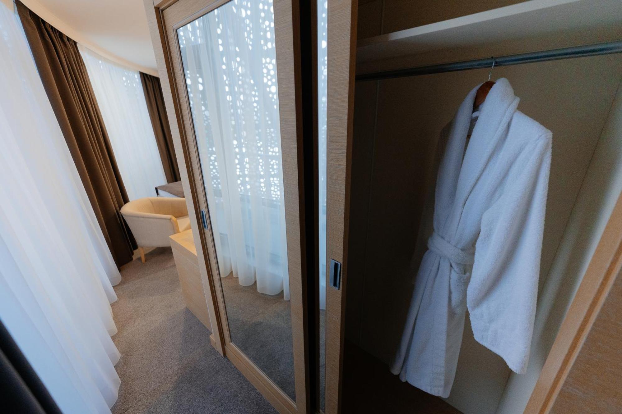 Alau Hotel アスターナ エクステリア 写真