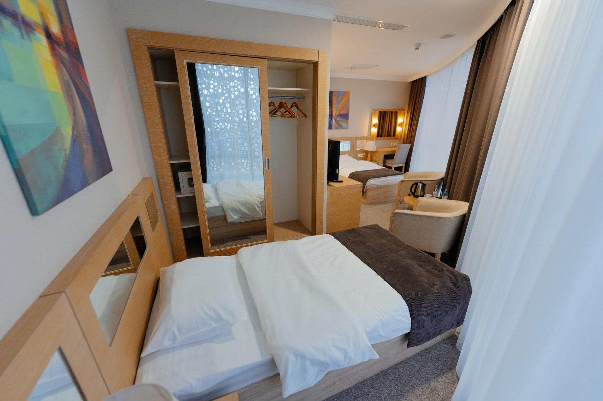 Alau Hotel アスターナ エクステリア 写真