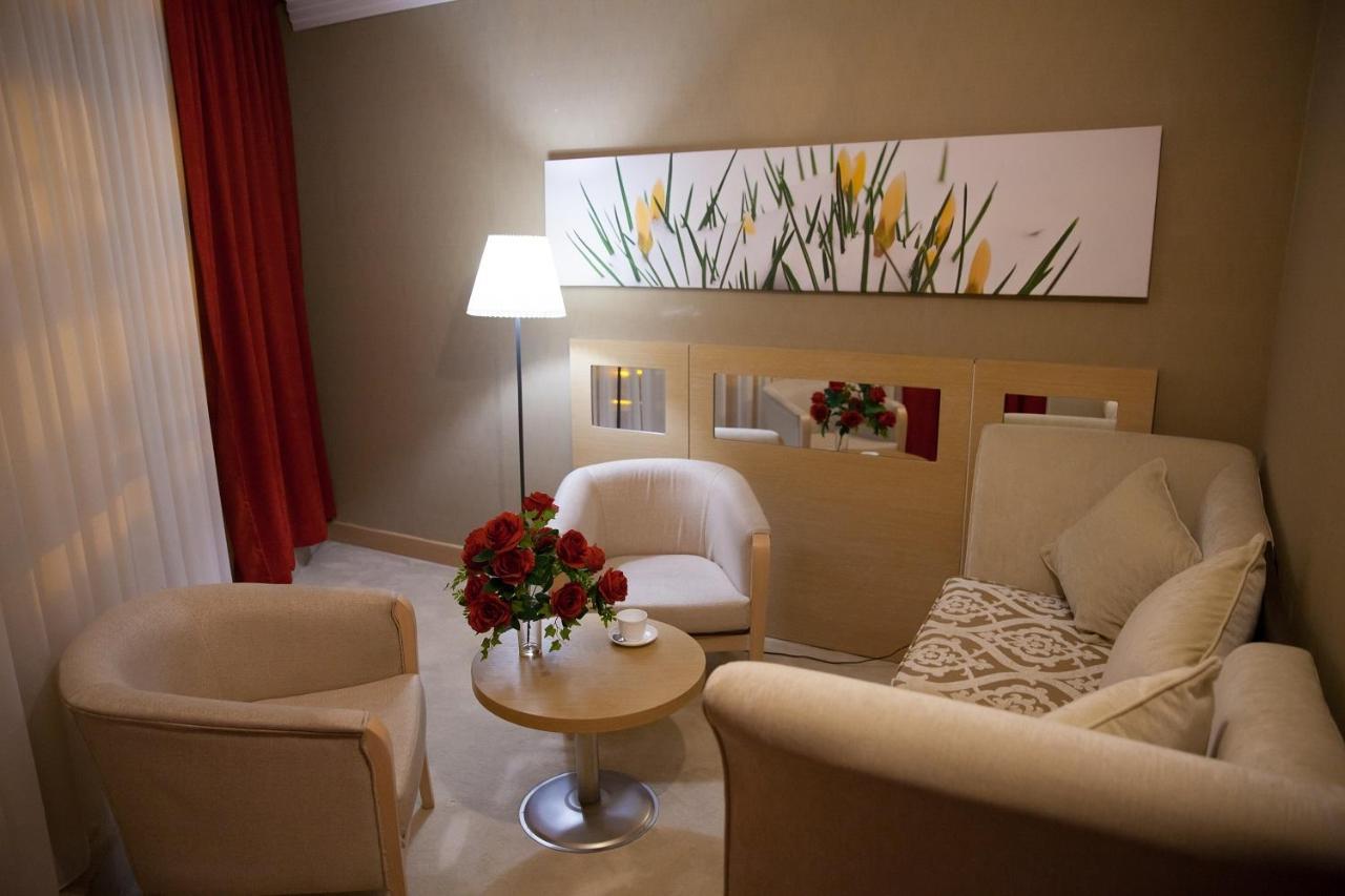 Alau Hotel アスターナ エクステリア 写真